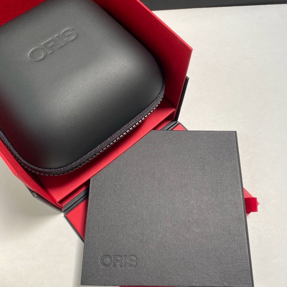 Men’s Oris Aquis Date 43mm Watch - Picture 12 of 16